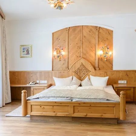 酒店 Garni Castel 4*