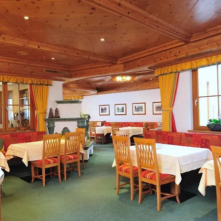 Garni Castel 酒店 4*