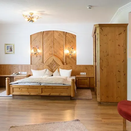 Garni Castel 酒店 4*