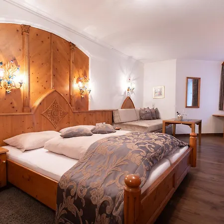 Garni Castel Ξενοδοχείο 4*