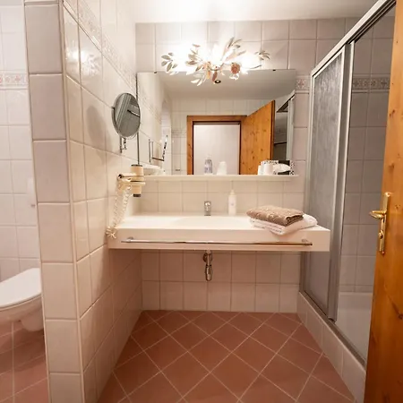 Hotel Garni Castel 4*