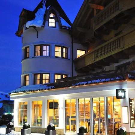 Garni Castel מלון 4*