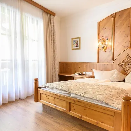 Garni Castel 4* אישגל