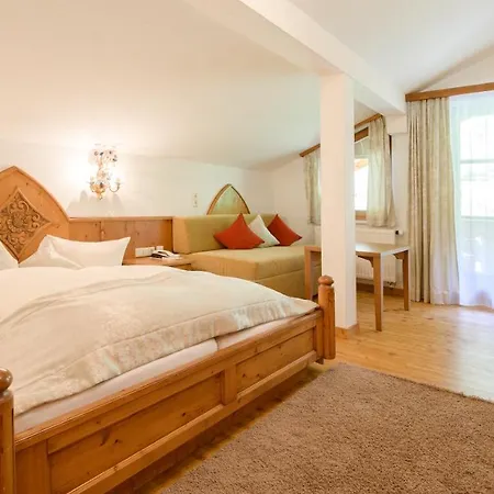 מלון Garni Castel