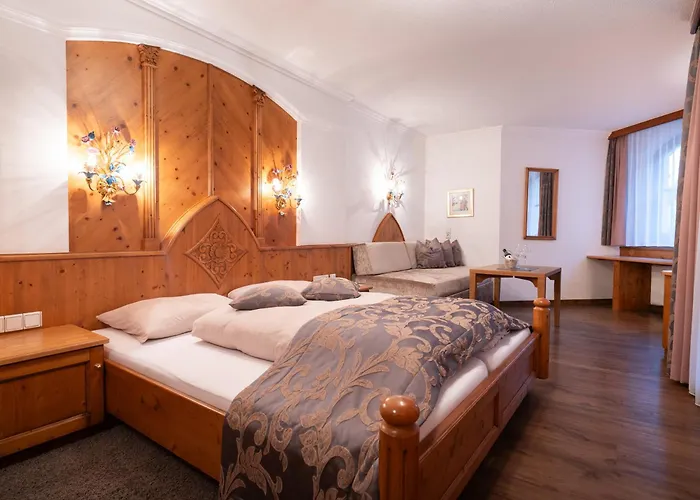 Garni Castel Ξενοδοχείο 4*