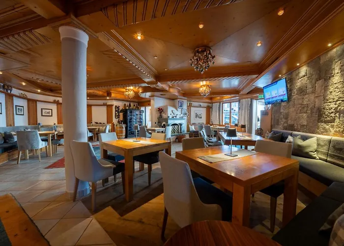 Garni Castel فندق 4*