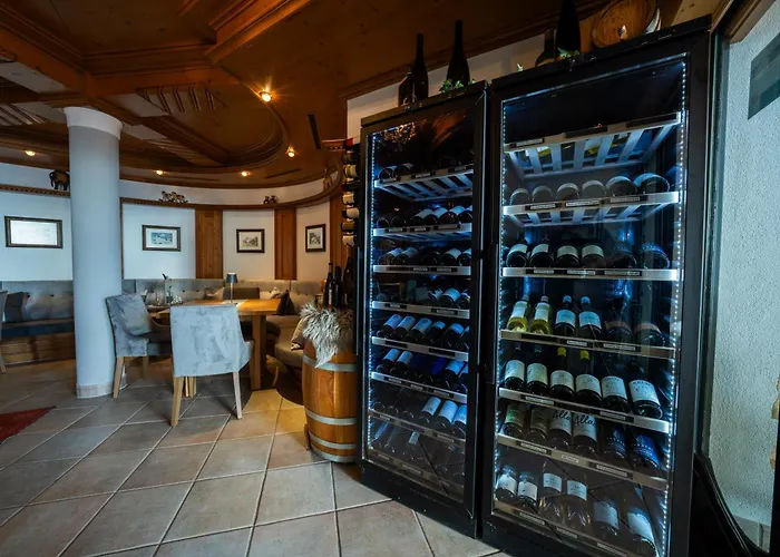 Garni Castel فندق