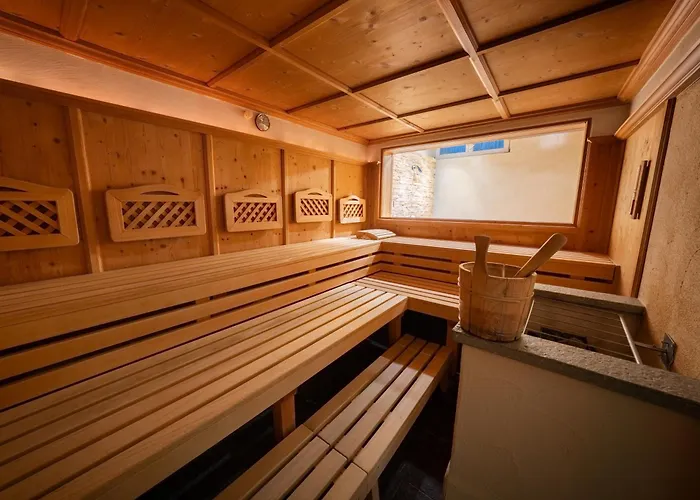 Garni Castel فندق