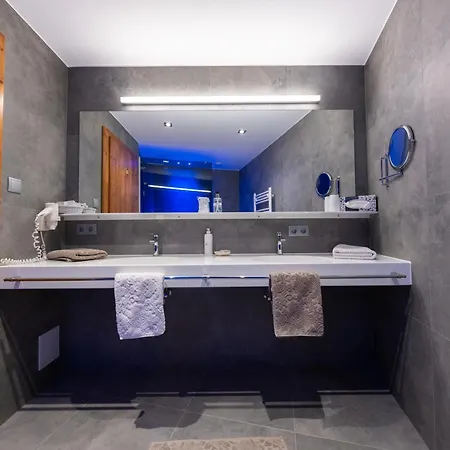 Garni Castel 4*